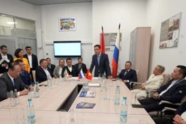 Đại sứ quán Việt Nam thăm hỏi cộng đồng người Việt kinh doanh tại Nga