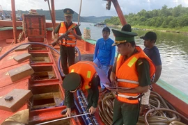Chặn bắt 2 tàu vận chuyển gần 120.000 lít dầu DO không rõ nguồn gốc