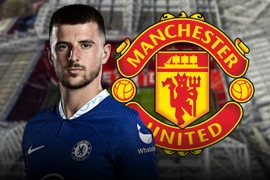 Chuyển nhượng cầu thủ: Chelsea lập kỷ lục, M.U kích nổ 'bom tấn'