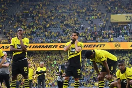 Khoảnh khắc Bayern hân hoan ăn mừng và nỗi đau tột cùng của Dortmund