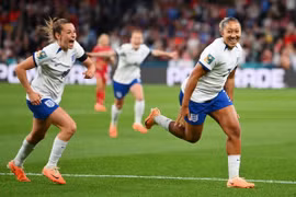 Niềm vui của cầu thủ Anh sau khi Lauren James lập siêu phẩm. (Nguồn: Getty Images)