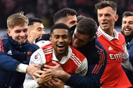 Premier League: Arsenal ngược dòng kịch tính, Chelsea cắt mạch thua