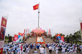 Xúc động Lễ Thượng cờ Thống nhất non sông ở Đôi bờ Hiền Lương-Bến Hải