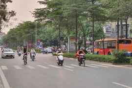 Đông Bắc có mưa phùn, Tây Bắc và Trung Bộ nắng nóng gay gắt