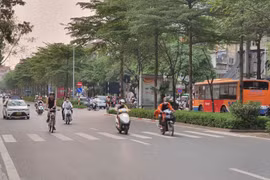 Đông Bắc có mưa phùn, Tây Bắc và Trung Bộ nắng nóng gay gắt