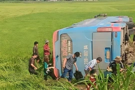 Quảng Ngãi: Lật xe khách, một người tử vong và nhiều người bị thương