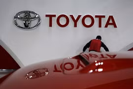 Toyota đặt mục tiêu tung ra xe điện chạy hoàn toàn bằng pin thể rắn