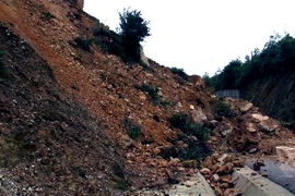 Bình Định: Sạt lở núi, thôn 3 xã An Nghĩa bị cô lập hoàn toàn