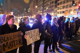Mỹ: Biểu tình phản đối các vụ giết hại người da màu biến thành bạo lực