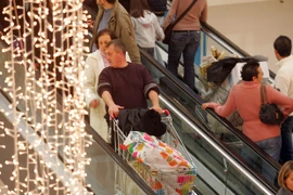 Italy: Cứ 2 gia đình thì 1 không đủ tiền chi tiêu đến hết tháng