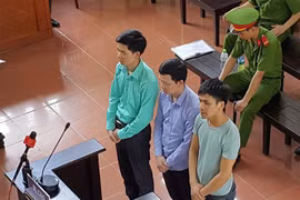 Phiên tòa xét xử vụ tai biến y khoa tại Bệnh viện Đa khoa tỉnh Hòa Bình ngày 23/5/2018. (Ảnh: Thanh Hải/TTXVN)