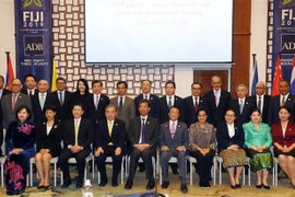  Các đại biểu chụp ảnh chung tại Hội nghị Bộ trưởng Tài chính ASEAN+3 ở Fiji ngày 2/5/2019. (Ảnh: YONHAP/TTXVN)