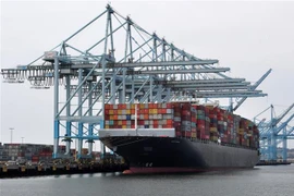 Container hàng hóa chờ được xếp dỡ tại cảng ở Long Beach, California, Mỹ, ngày 14/5/2019. (Ảnh: AFP/ TTXVN)