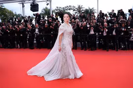 Nữ diễn viên Trung Quốc Củng Lợi tại Lễ khai mạc LHP Cannes, Pháp, ngày 14/5/2019. (Ảnh: THX/TTXVN)