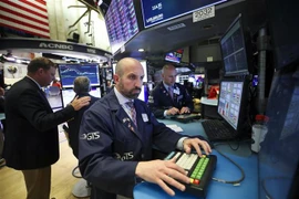 Giao dịch viên tại sàn giao dịch chứng khoán ở Frankfurt, Đức. (Ảnh: AFP/TTXVN)