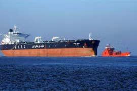 Tàu thuyền qua lại Eo biển Hormuz. (Ảnh: Offshore Technology/ TTXVN)
