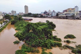 Trận mưa lớn đêm 25, rạng sáng ngày 26/5 đã khiến nước lũ trên sông Ka Long dâng cao. 