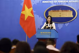 Người Phát ngôn Bộ Ngoại giao Lê Thị Thu Hằng trả lời câu hỏi của phóng viên trong nước và quốc tế. (Ảnh: Dương Giang/ TTXVN)
