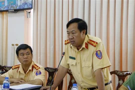 Thượng tá Nguyễn Ngọc Hiệp, Phó trưởng phòng phụ trách Phòng Cảnh sát giao thông Công an thành phố Cần Thơ phát biểu tại hội nghị. (Ảnh: Thanh Liêm/TTXVN)