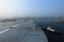 Tàu sân bay đầu tiên do Trung Quốc chế tạo trong nước, có tên gọi Type 001A. (Ảnh: TTXVN)