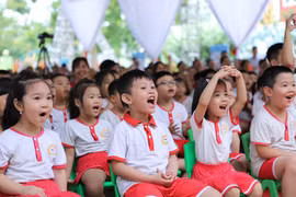 Các em học sinh tại Thanh Hóa hào hứng tham gia chương trình văn nghệ chào mừng Lễ phát động Ngày vi chất dinh dưỡng năm 2019. (Nguồn: Vietnam+)
