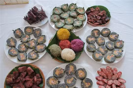 Những món ngon đặc sắc của đồng bào Thái vùng Mường Lò dịp Tết.( Ảnh: Việt Dũng/TTXVN)