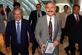Đại sứ Mỹ tại Hàn Quốc Harry Harris (giữa) tới dự cuộc họp với các giám đốc điều hành 30 doanh nghiệp hàng đầu địa phương ở Seoul. (Ảnh: THX/TTXVN)
