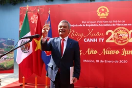 Đại sứ Nguyễn Hoài Dương phát biểu tại buổi lễ. (Ảnh: Việt Hùng/Vietnam+)