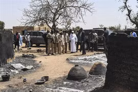 Hiện trường một vụ tấn công tại làng Ogassogou, gần Mopti, Mali. (Ảnh: AFP/TTXVN)