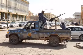 Lực lượng trung thành vớiTướng Khalifa Hafta tuần tra tại thành phố Sebha, Libya. (Ảnh: AFP/TTXVN)