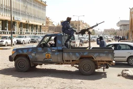 Lực lượng trung thành vớiTướng Khalifa Hafta tuần tra tại thành phố Sebha, Libya. (Ảnh: AFP/TTXVN)