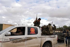 Lực lượng của Chính phủ đoàn kết dân tộc Libya (GNA) được triển khai tại khu vực phía nam thủ đô Tripoli, Libya. (Ảnh: THX/TTXVN)