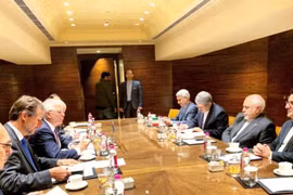 Đại diện ngoại giao cấp cao của Liên minh châu Âu (EU) Josep Borrell gặp Ngoại trưởng Iran Javad Zarif tại thủ đô New Delhi (Ấn Độ). (Nguồn: IRNA)