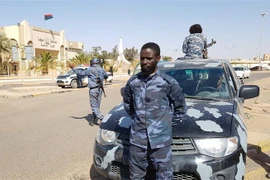 Lực lượng trung thành vớiTướng Khalifa Hafta tuần tra tại thành phố Sebha, Libya. (Ảnh: AFP/TTXVN)