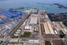 Khu kinh tế Dung Quất (Quảng Ngãi) - một trong những khu kinh tế thu hút đầu tư lớn của khu miền Trung. (Ảnh: Danh Lam/TTXVN)