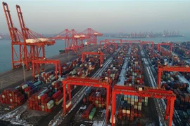 Vận chuyển hàng hóa tại cảng Tangshan, tỉnh Hà Bắc, Trung Quốc. (Ảnh: THX/TTXVN)