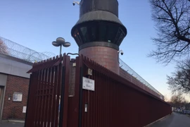 Cổng chính nhà tù Moabit ở quận Mitte, Berlin. (Ảnh: Mạnh Hùng/Vietnam+)