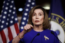 Chủ tịch Hạ viện Mỹ Nancy Pelosi phát biểu tại một cuộc họp báo ở Washington, DC. (Ảnh: THX/TTXVN)