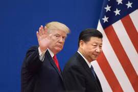 Tổng thống Mỹ Donald Trump (trái) và Chủ tịch Trung Quốc Tập Cận Bình trong cuộc gặp tại Bắc Kinh (Trung Quốc). (Ảnh: AFP/TTXVN)