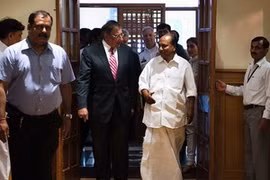 Bộ trưởng Quốc phòng Mỹ Leon Panetta gặp Bộ trưởng Quốc phòng Ấn Độ A.K. Antony. (Nguồn: Reuters)