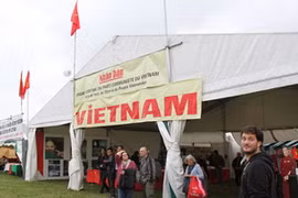 Phía trước gian hàng báo Nhân Dân. (Ảnh: Bích Hà/Vietnam+)