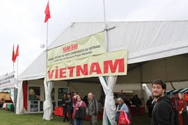 Phía trước gian hàng báo Nhân Dân. (Ảnh: Bích Hà/Vietnam+)