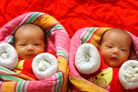 54 tuổi vẫn mang thai và sinh đôi một trai, một gái