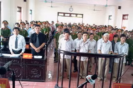 Các bị cáo tại tòa. (Ảnh: Lê Việt Dũng/Vietnam+)