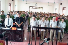 Các bị cáo tại tòa. (Ảnh: Lê Việt Dũng/Vietnam+)