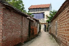 Nhà tầng giữa làng cổ Đường Lâm. (Ảnh: Nhật Anh/TTXVN)