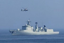 Máy bay trực thăng của Nga cất cánh từ tầu hải quân Trung Quốc trong ngày thứ hai của cuộc tập trận 9/7. (Nguồn: THX/TTXVN)