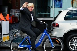 Thị trưởng London đạp xe tại Australia. (Nguồn: Herald Sun)