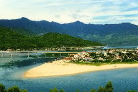 Một góc vịnh Lăng Cô. (Ảnh: Thanh Hà/TTXVN)