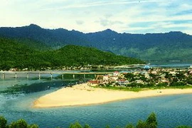 Một góc vịnh Lăng Cô. (Ảnh: Thanh Hà/TTXVN)